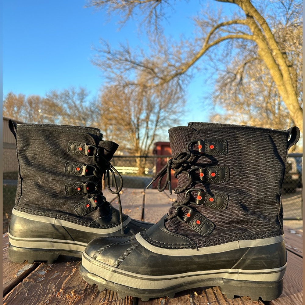 SOREL CARIBU WATERPROOF BOOT. US SIZE 11